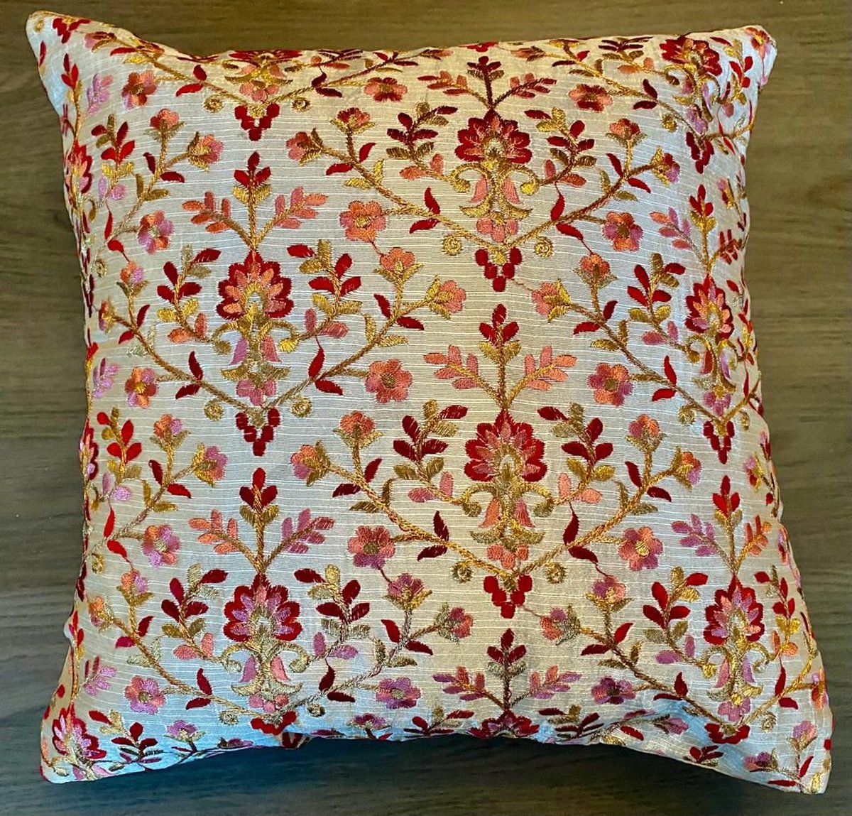 Kussens woonkamer - kussenhoes 30 x 30 cm - kussensloop - sierkussens - cushion cover - katoensilk - Kussenhoesjes - 2 stuks - etnisch Indiaas - borduurwerk - embroidery