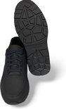 Zwarte Xsensible veterschoenen, één schoen met zool omhoog.