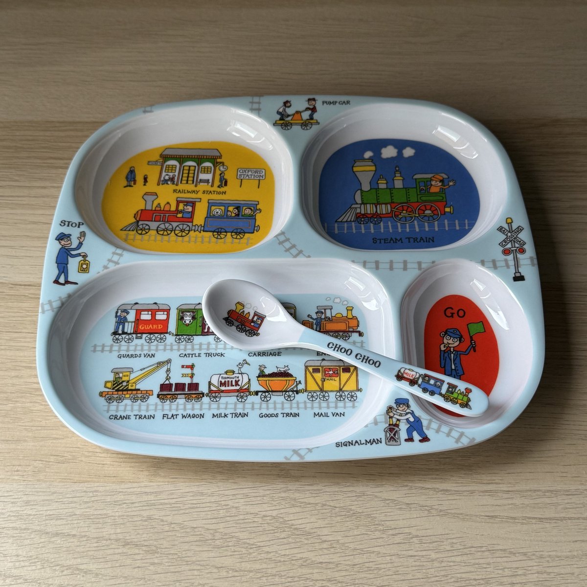 Treinen kinder melamine servies (vakjesbord met lepel) - Tyrrell Katz