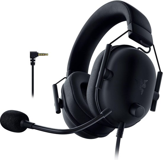 Zwarte Razer gaming headset met microfoon en 3.5mm jack kabel, op een witte achtergrond.
