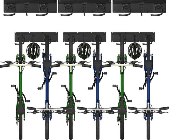 Zwart fietsophangsysteem met zes fietsen en zes helmen, deels groen en deels blauw.