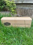 Cardboard box with 'sodeal' logo and 'FIETZOPHANGSYSTEEM' text on grass.