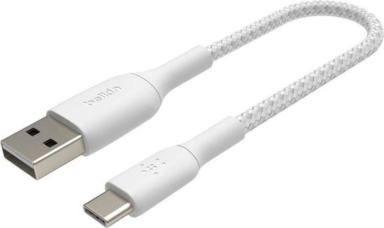 Korte, witte gevlochten USB-C naar USB-kabel, met Belkin logo.