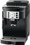 Zwarte De'Longhi Magnifica S volautomatische espressomachine, voorkant.