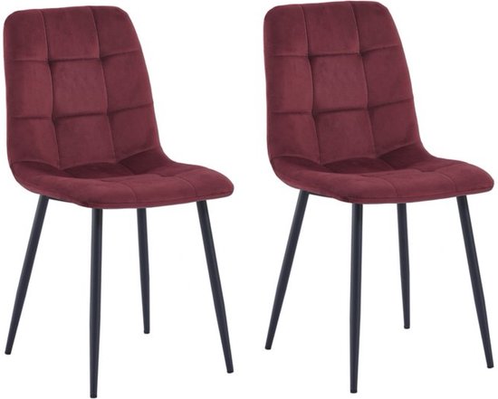 Ensemble de deux chaises de salle à manger en velours bordeaux avec assises et dossiers capitonnés, pieds en métal noir.