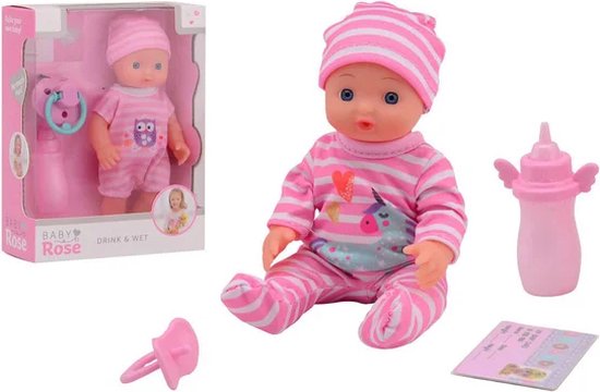 Baby pop in roze gestreepte outfit met uil-print, zittend met speen en flesje.
