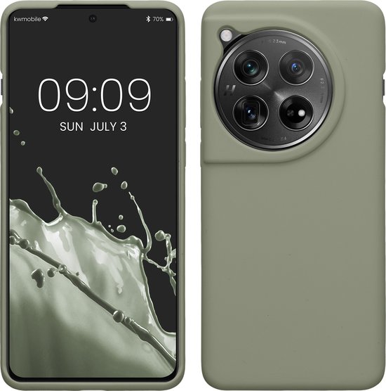 Ensemble d'une coque de téléphone gris-vert et d'un téléphone avec finition "soft touch"