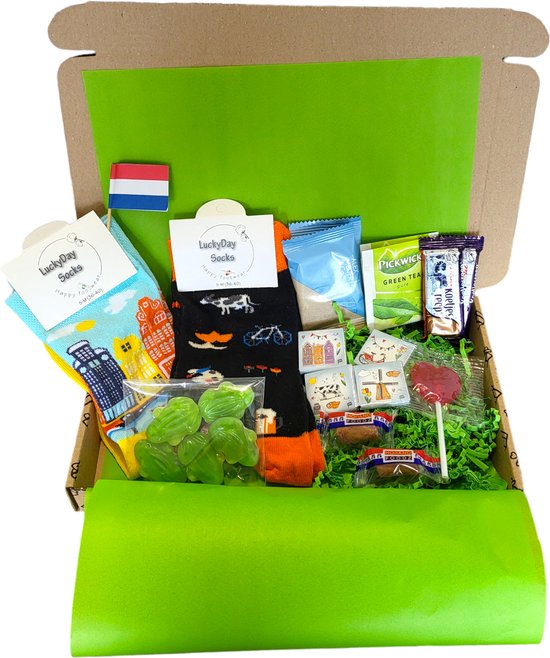 Foto: Cadeau box holland nederland gefeliciteerd verrassings pakket verjaardag gift box grappig cadeau voor vrouw man kado sokken verjaardags cadeau jarig geschenkdoos luckyday socks maat 36 40