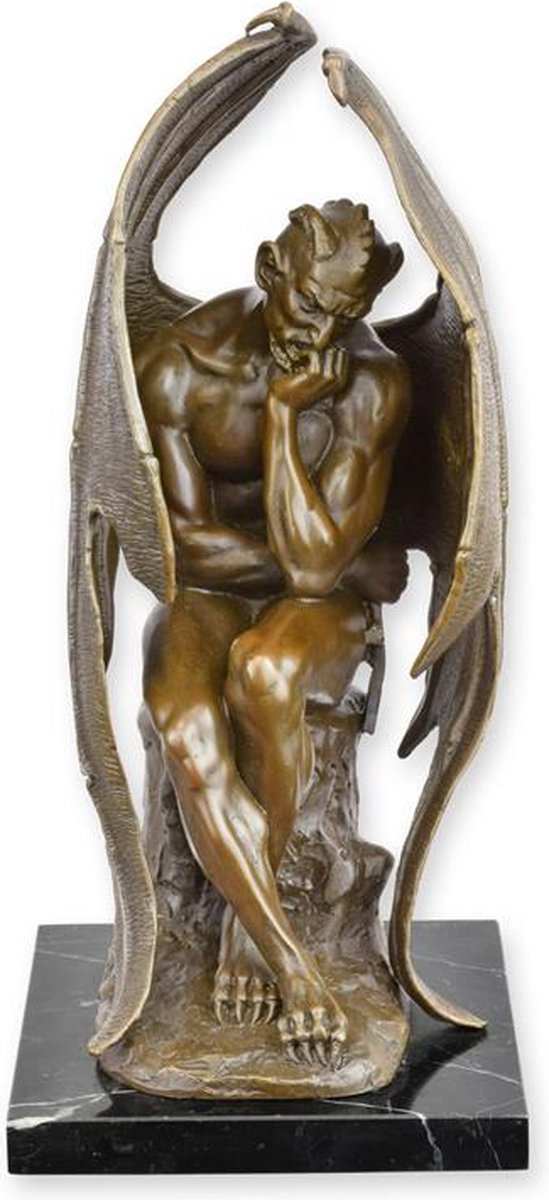 EEN BRONZEN BEELD VAN PEINZENDE SATAN