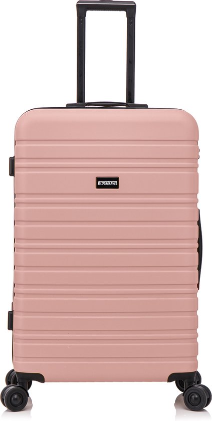 Roze ruimbagage koffer met vier spinnerwielen en handvat.