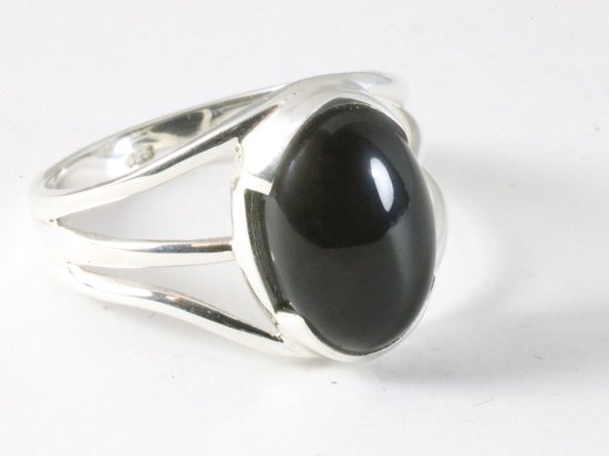 Opengewerkte zilveren ring met onyx - maat 20