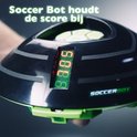 Close-up van de SoccerBot met een score display. Tekst: 'Soccer Bot houdt de score bij'.