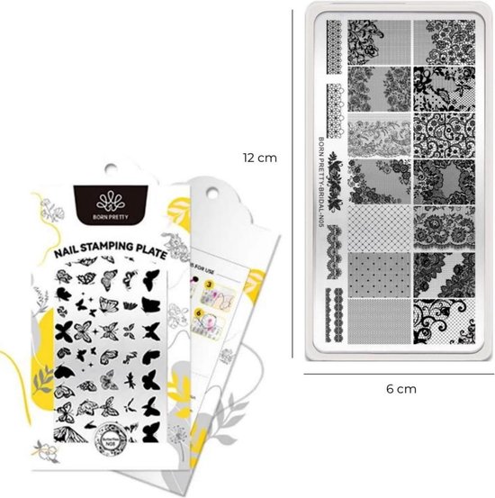 Een stempelplaat voor nail art met kanten patronen, bloemen, hartjes en puntjes, naast de verpakking met vlinder- en bloemmotieven.