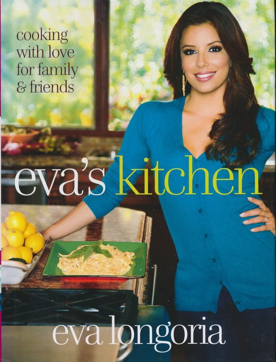 Eva Longoria in een blauwe trui, met een bord pasta en citroenen op een aanrecht. Titel: "eva's kitchen".