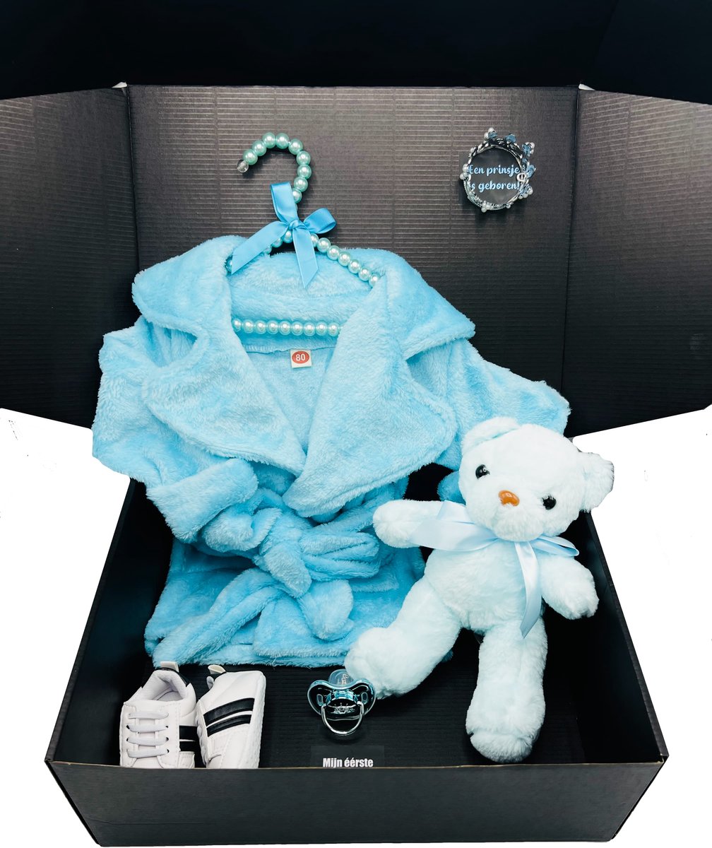 Luxe kraamcadeau jongen - met teddybeer, babyschoentjes, badjas, speen - kan ook rechtstreeks als cadeau worden verstuurd