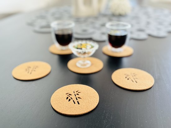 thumbnail: T&G Eiken Onderzetters Set - Hittebestendige Kurk Onderzetters 10x10 Cm