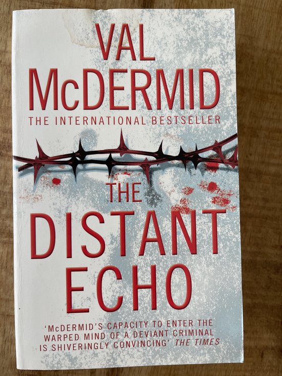 The Distant Echo (Detective Karen Pirie, Book 1) - cover