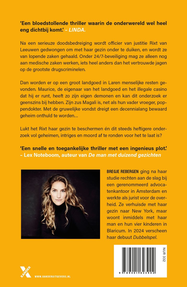 Boekcover met portret van een blonde vrouw met krullend haar en een close-up van gebroken poppenhoofden op een donkere achtergrond.