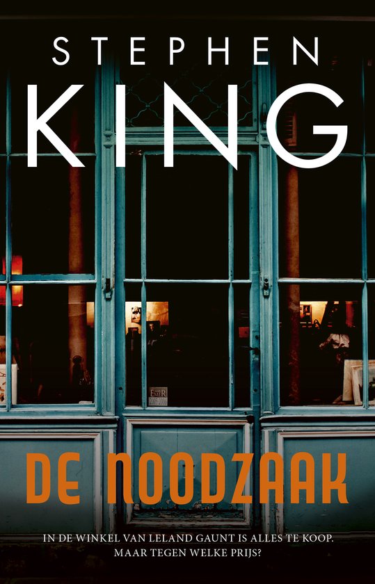 Boekcover 'De Noodzaak' van Stephen King. Blusblauwe voordeur met glas-in-lood details. Oranje titel.