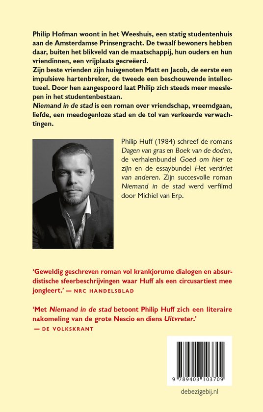 Boekomslag met een portret van Philip Huff, tekst over de roman "Niemand in de stad" en recensies.