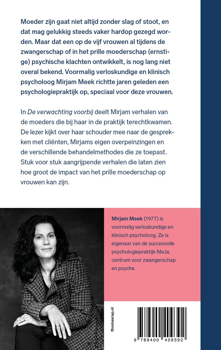 Boekomslag met portret van Mirjam Meek en tekst over haar boek. Mirjam Meek draagt een zwart-wit geblokt jasje.