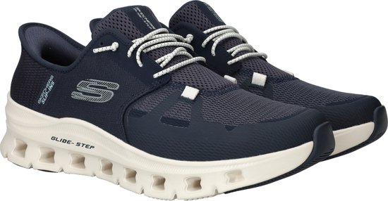 Bovenkant van twee blauwe Skechers Slip-ins Glide Step instappers met witte veters.
