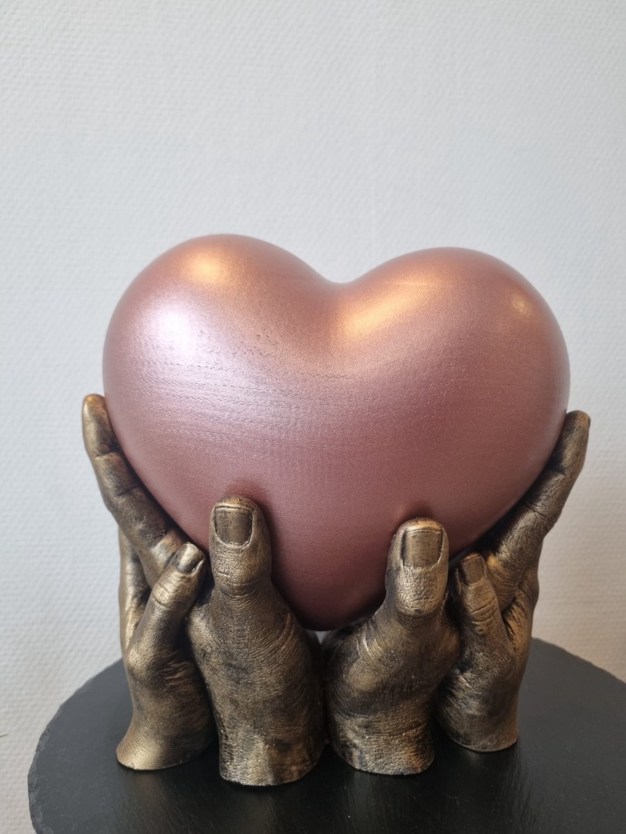 Urn hart gedragen op 4 handen - roze, goud - 3,3 liter