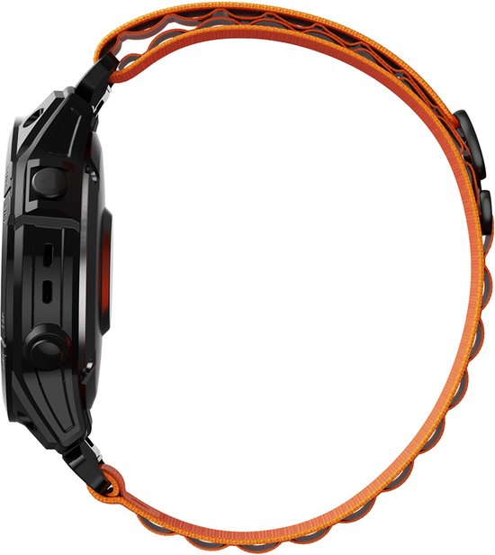 Profiel van zwarte smartwatch met oranje nylon bandje.