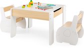 Witte kindertafel met een houten rand, en twee witte stoelen met olifantendetails.