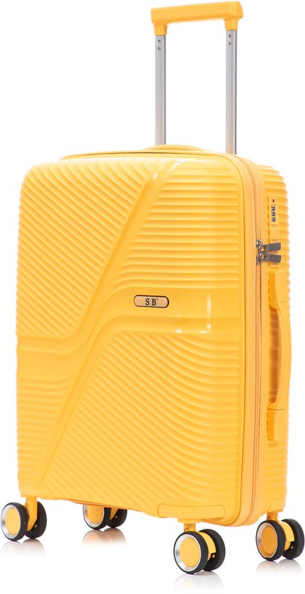 Gele koffer met S B-logo, gegroefd oppervlak, ritssluiting, handvat en vier dubbele wielen.