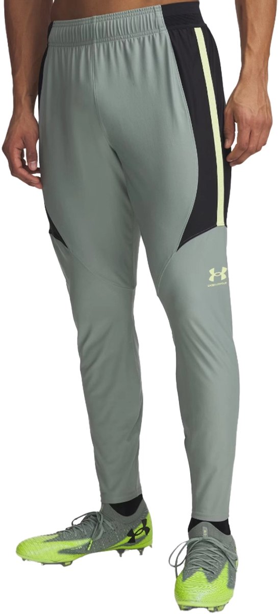Under armour challenger pro pant in de kleur groen.
