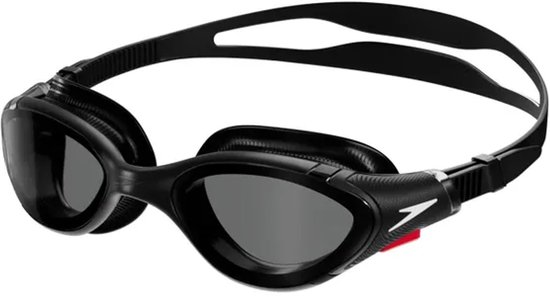 Zwarte Speedo zwembril met smoke lenzen en een rood accent op de neusbrug.