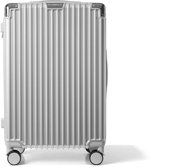 Zilverkleurige koffer met verticale ribbels, wielen en handvat.