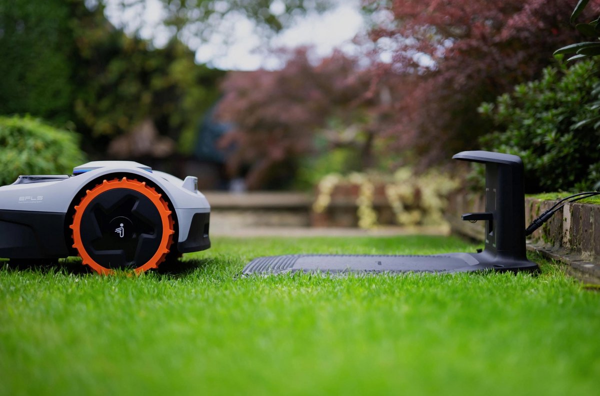 Afbeelding 3 van Segway Navimow i105E Robotmaaier – 500 m² – Zonder Perimeterdraad – GPS RTK & AI – Bediening via App – Stil & Slim Maaien – 18 cm Maaibreedte