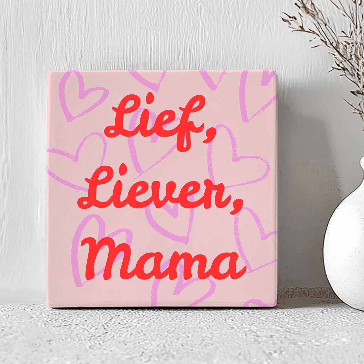 Printazzy - Tegeltjes met Tekst - Lief, Liever, Mama - Moederdag Cadeautje - Decoratie Woonkamer - Onderzetters voor Glazen - Decoratieve Accessoires - Roze Hartjes