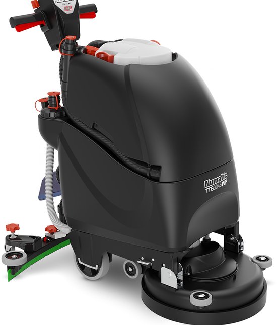 Zwarte Numatic TTB3045NX-R schrobzuigmachine met rode accenten, op witte achtergrond.