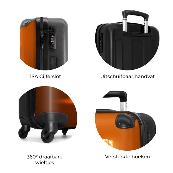 NoBoringSuitcases.com® - Grande valise enfant Un footballeur Ã la lumiÃ¨re orange dans un moment de flottement - Bagage - Valise de voyage pour garÃ§on - Valise chariot - Valises 67cm