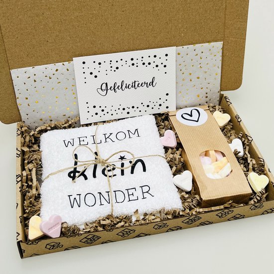Kraamcadeau baby - cadeau door de brievenbus - slabbetje welkom klein wonder - snoepjes - slab bedrukt - geboorte baby - zwangerschapscadeau - baby geschenk - baby cadeau per post — afbeelding 2