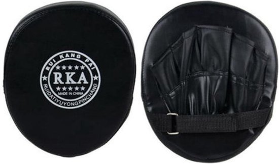 Twee zwarte bokspads, één met RKA logo, één met open handgrepen