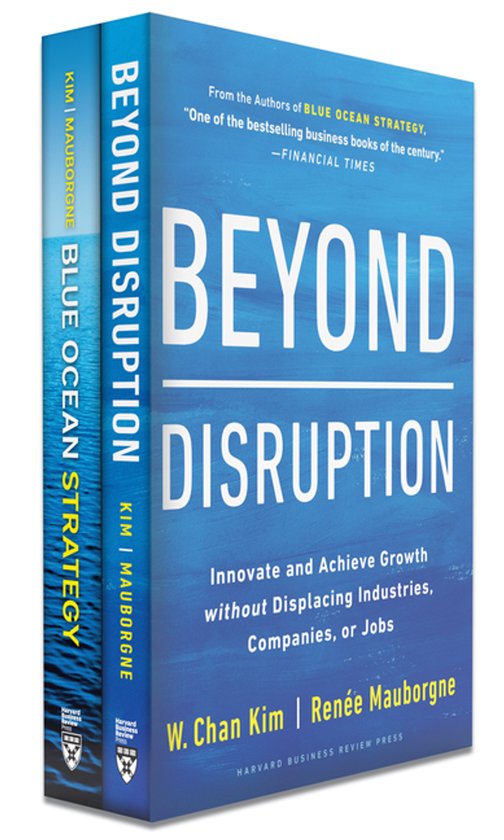 Twee boeken: 'Blue Ocean Strategy' en 'Beyond Disruption', met blauwe en witte letters op een blauwe achtergrond.