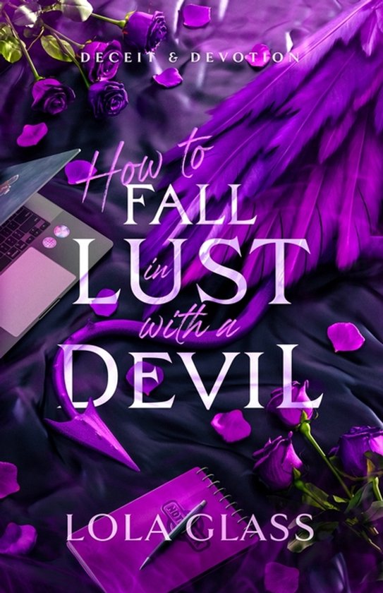 Boekomslag met de titel 'How to Fall in Lust with a Devil' door Lola Glass. Paarse veren, rozen en een laptop op een donkere achtergrond.
