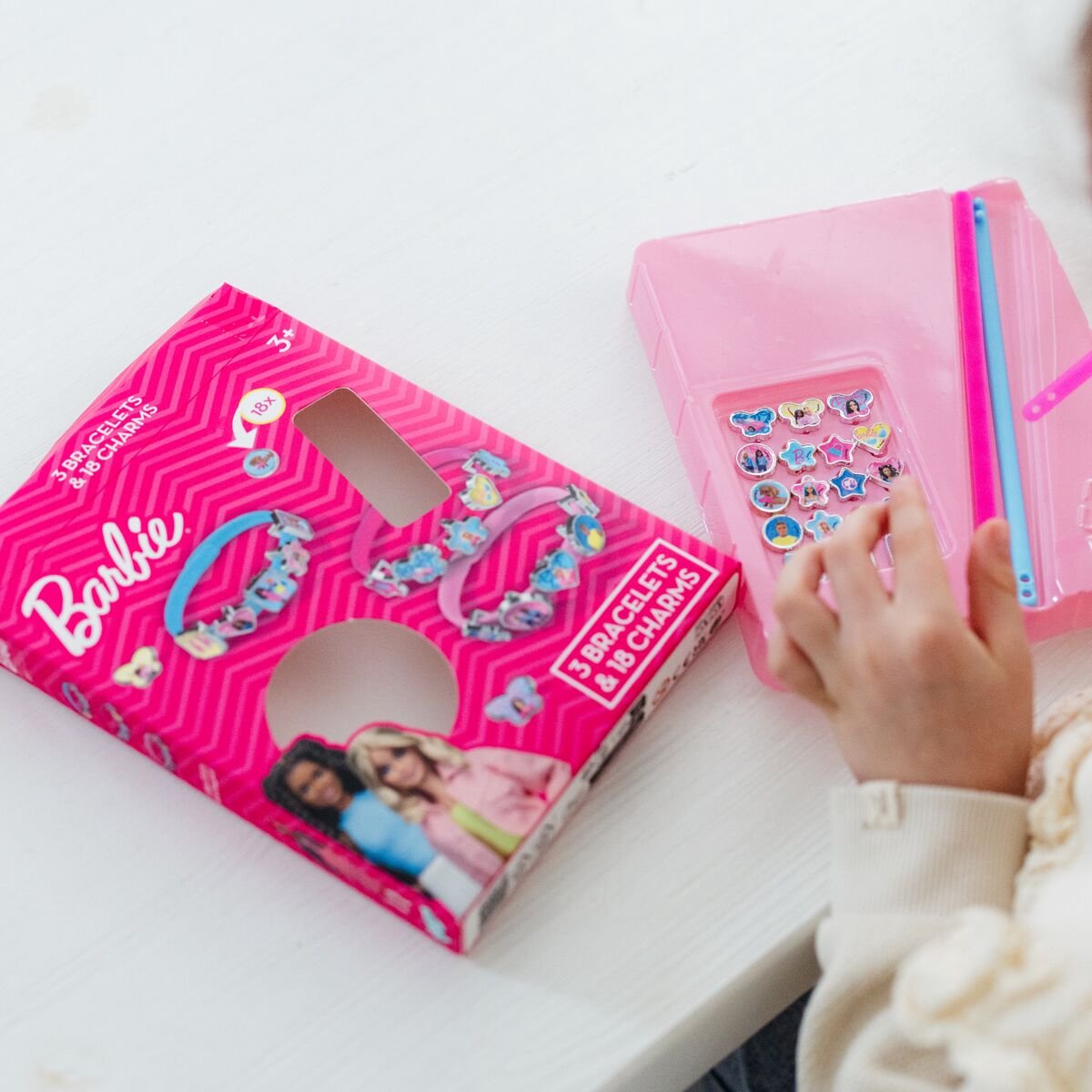 Barbie Totum 3 schuif armbandjes maken met 18 bedels - speelgoed meisjes vanaf 3 jaar - sieraden knutselset peuter kleuter — afbeelding 2