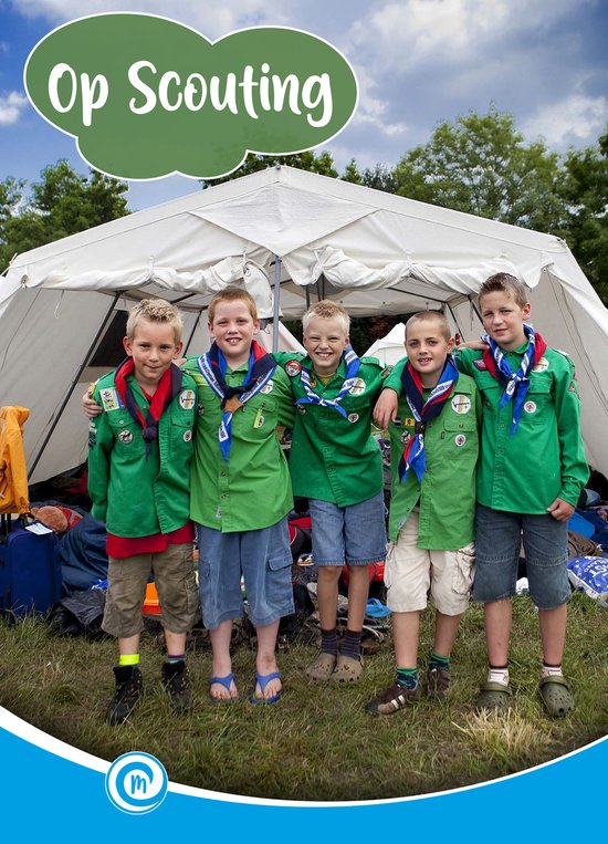 Vijf lachende jongens in scoutsuniformen staan voor een grote tent. De tekst 'Op Scouting' staat bovenaan.