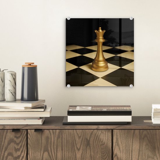 MuchoWow® Glasschilderij 20x20 cm - Schilderij acrylglas - Koningin - Schaakstuk - Geblokt - Goud - Foto op glas - Muurdecoratie woonkamer - Wanddecoratie slaapkamer - Schilderijen