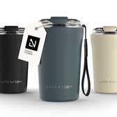 LARS NYSØM - Tasse à Coffee Thermo à emporter 'Rørelse' 380 ml - Sans BPA avec isolation - Avec sangle de transport et couvercle en Tritan - Pierre Blue