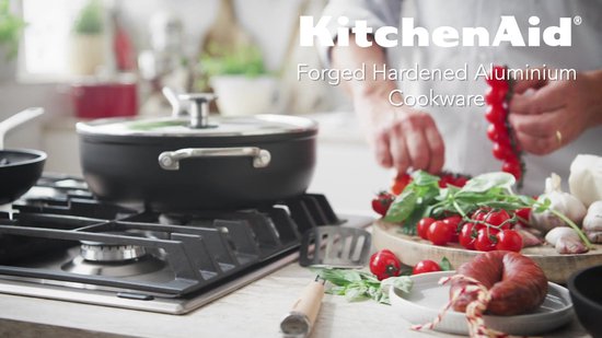 KitchenAid Forged Hardened Hapjespan 28cm - PFAS-vrije antikleeflaag - Hapjespan inductie - Keramische pan - Ovenbestendig tot 160°C - Koudgrepen - Met glazen deksel - Zwart