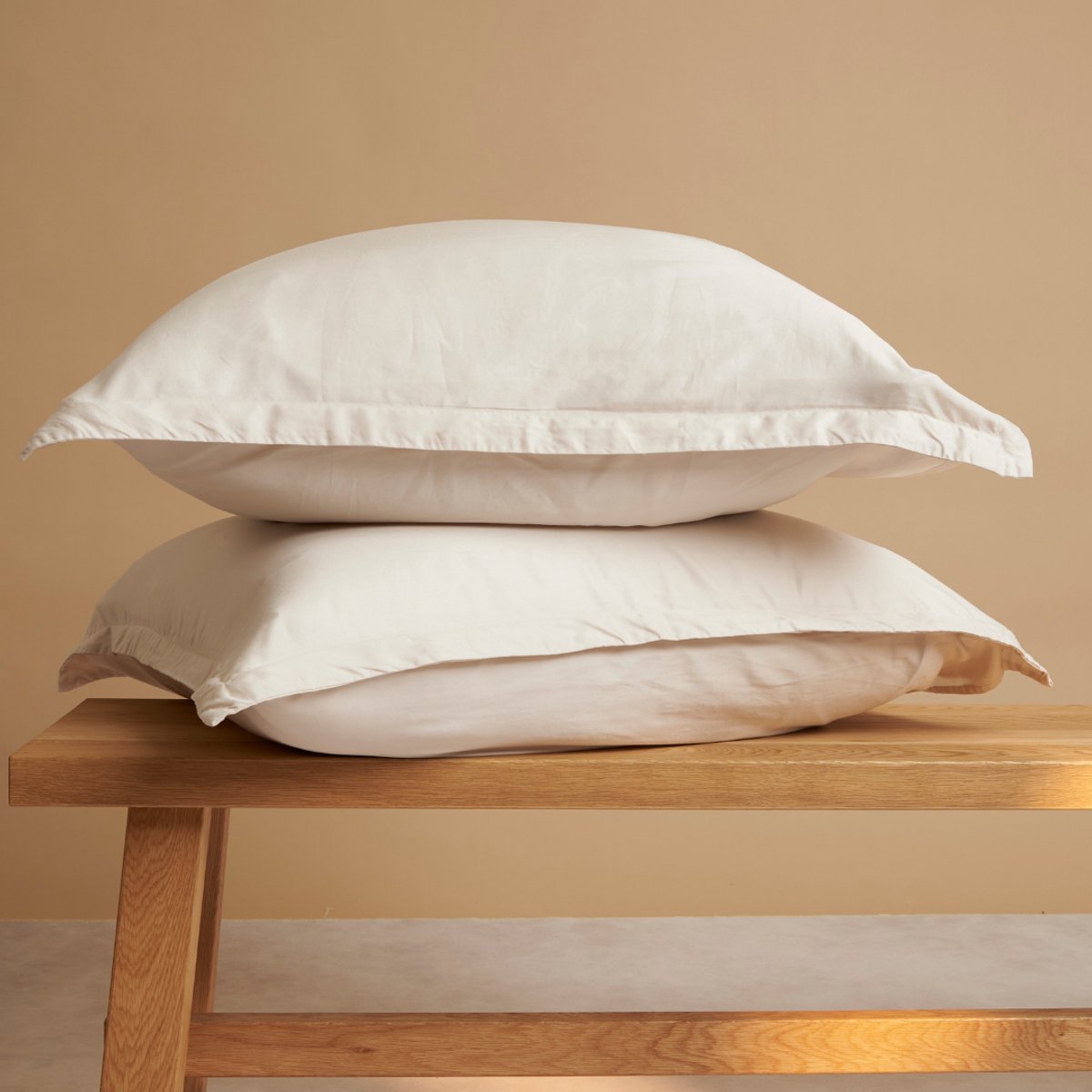 Coco & Cici - Tencel Twill Kussensloop 60 x 50 cm - Kussenhoes - Beige - Lyocell - Extra Zacht - 3 cm Volant