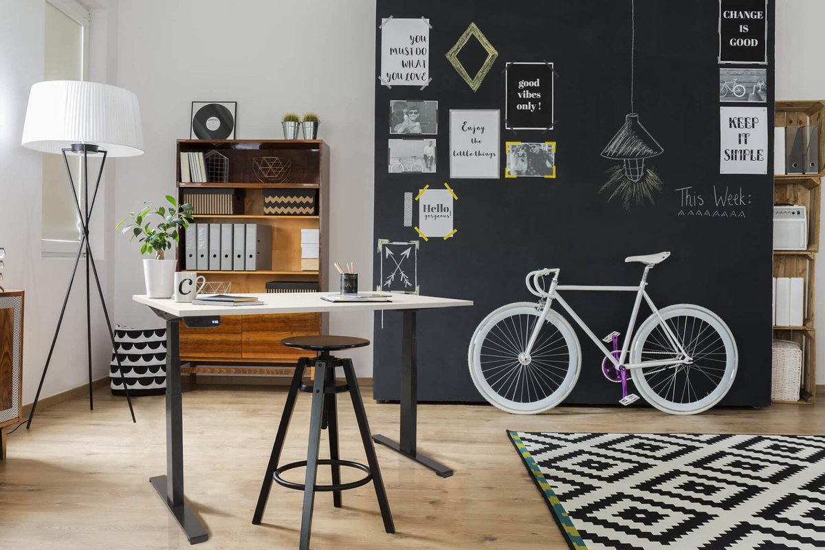 Dextro plus zit/sta 200x90cm, electrisch hoogte verstelbare werkplek, T-poot frame. Frame kleur wit (RAL9010) en blad Logan Eiken