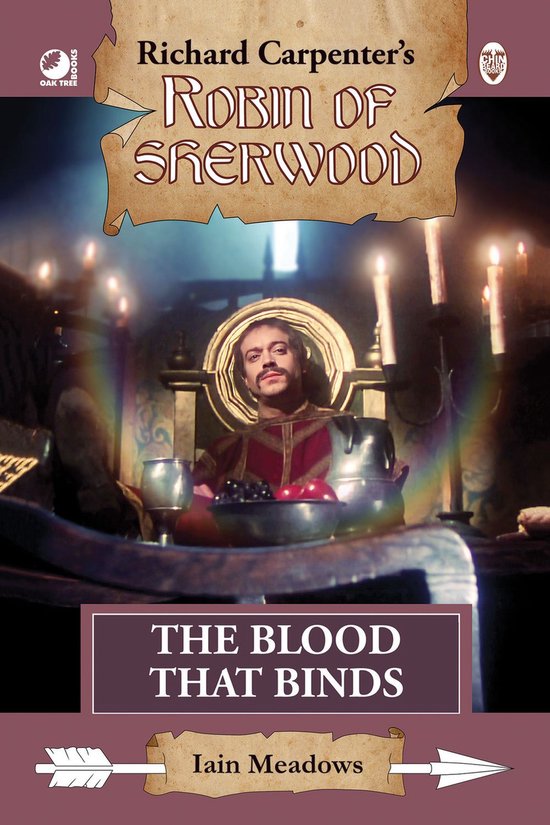 Boekcover van Richard Carpenter's Robin of Sherwood: The Blood That Binds. Een man met snor zit aan een tafel met fruit en bekers.