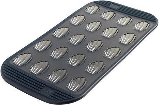 Grijze siliconen bakvorm met 18 schelpvormige holtes voor mini madeleines.